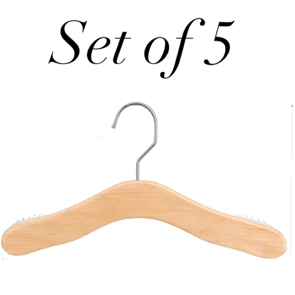 Children/Toddlers 5 set of Wooden Hangers 🧸